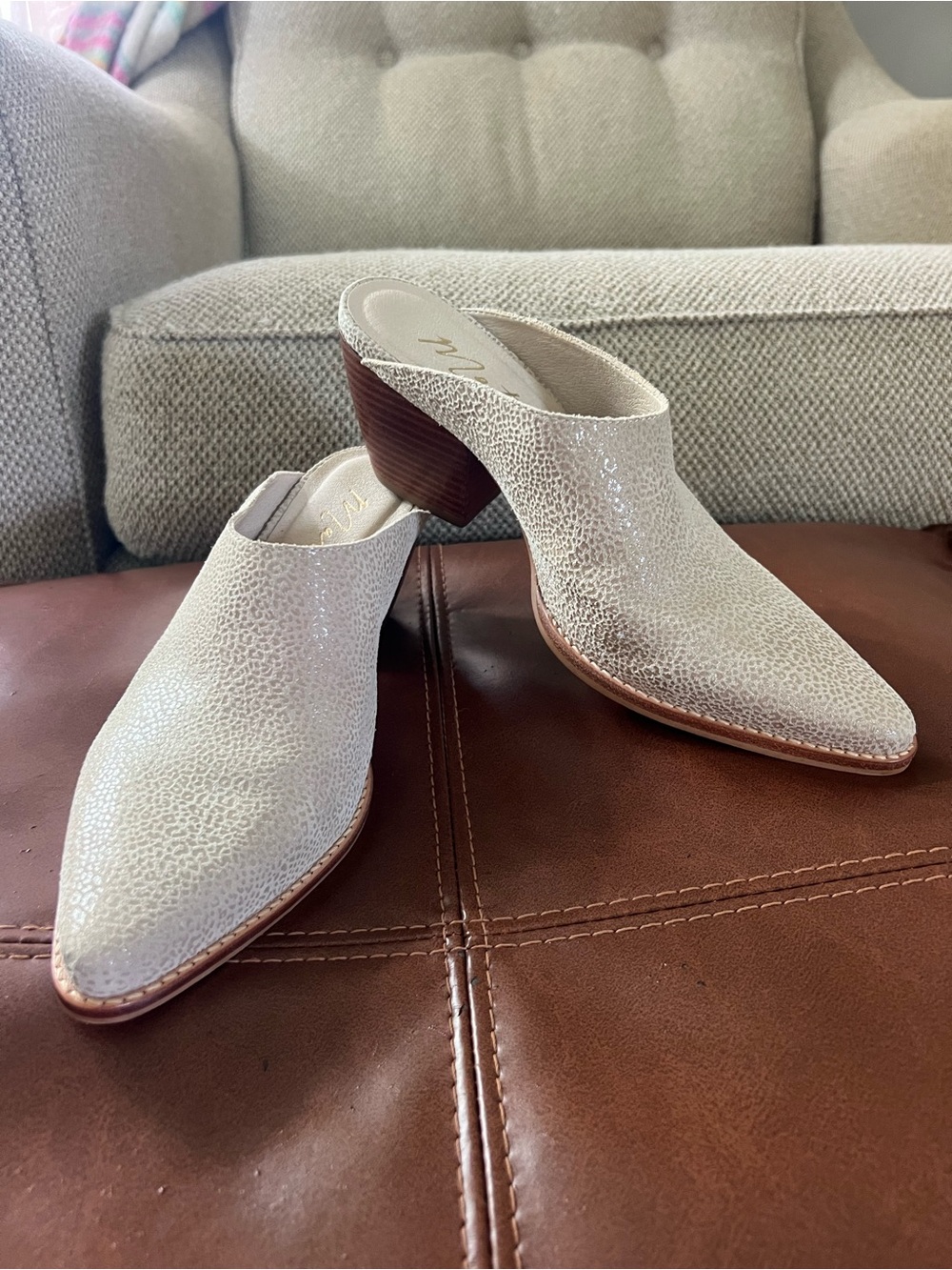 Matisse Neutral Textured Leather Slip-On Mule Heels size 6